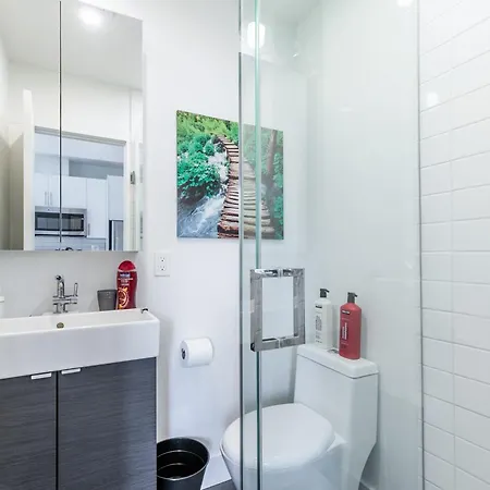 Modern 2 Bedroom Apartment - Near Leslieville Toronto Exterior photo