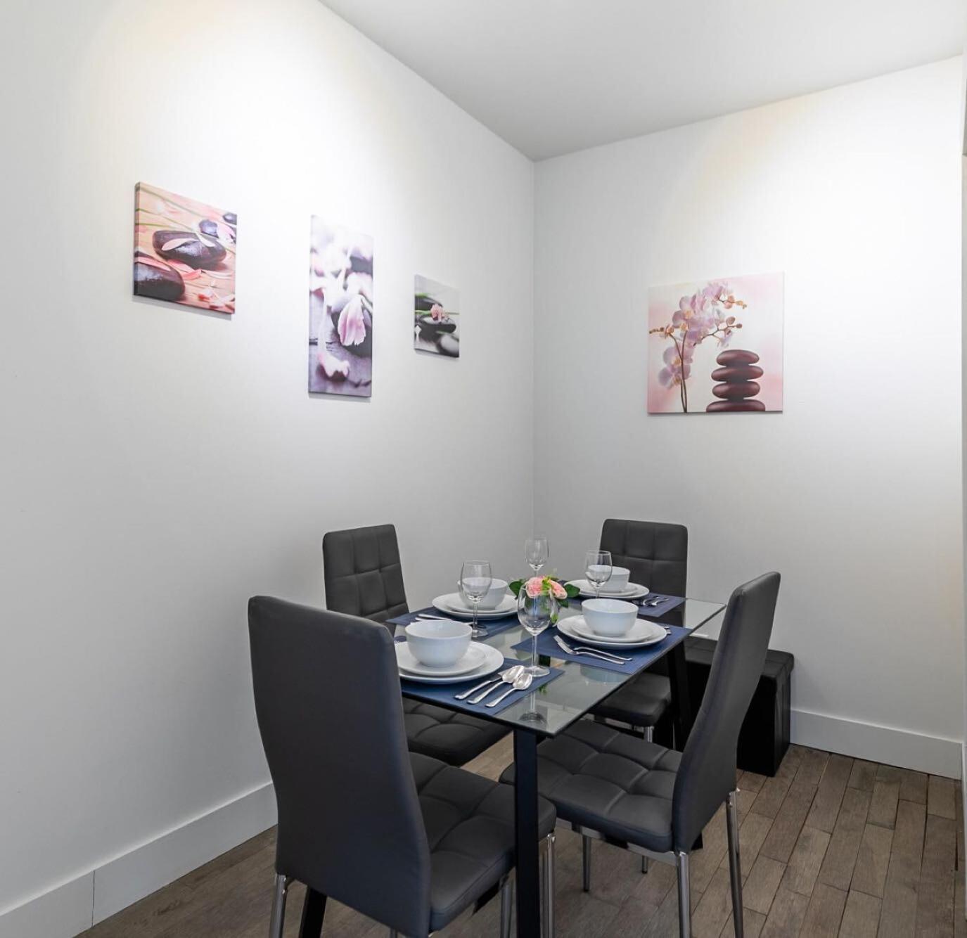 Modern 2 Bedroom - Near Leslieville *