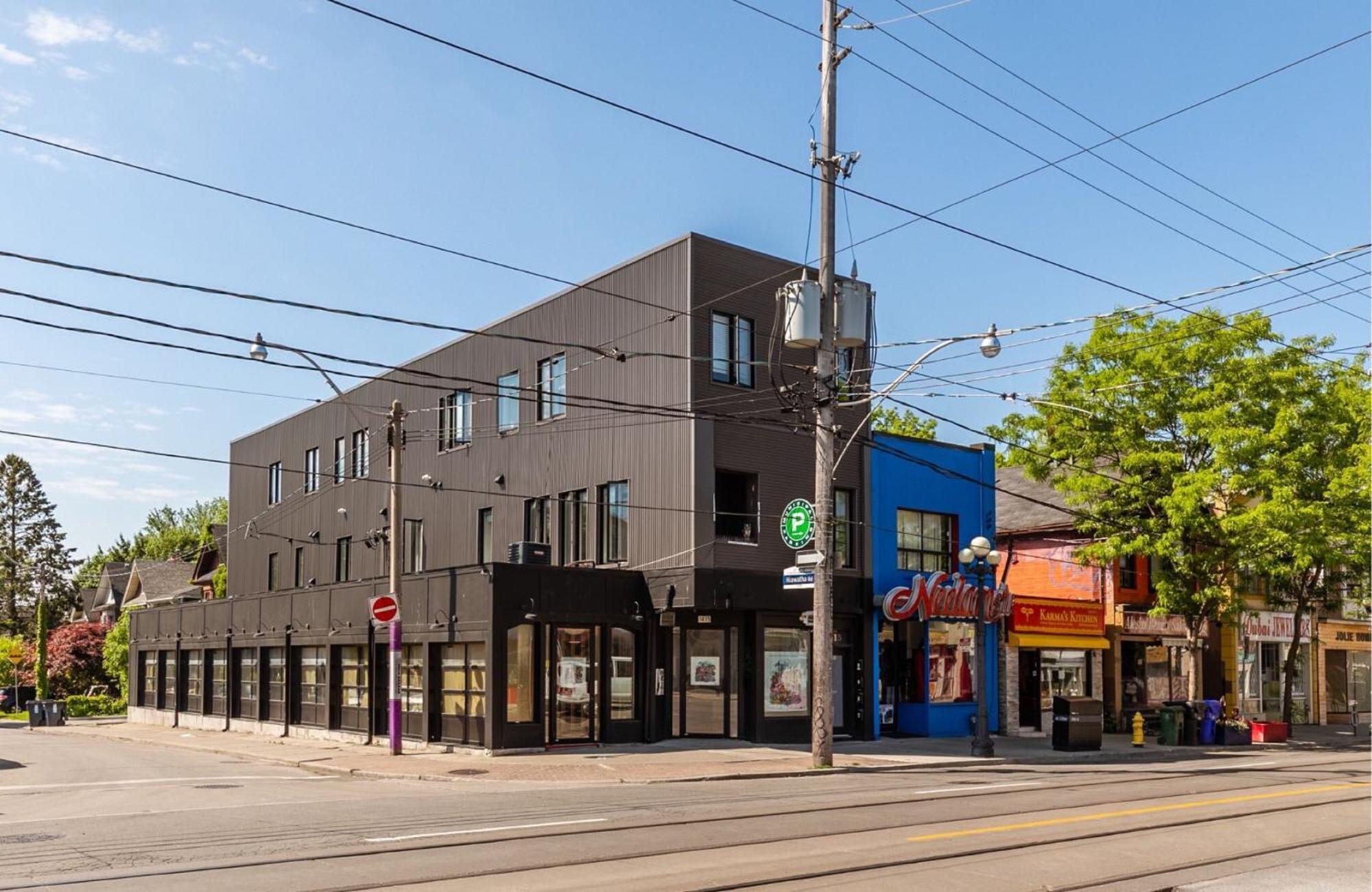 Modern 2 Bedroom - Near Leslieville Apartment *